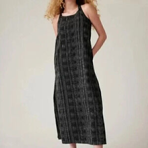 Athleta Arrival dress in Amara Striped Black